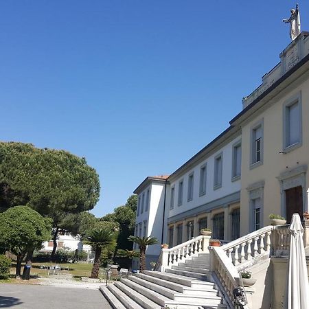 Casa Per Ferie "Sacro Cuore" Marina di Massa Zewnętrze zdjęcie