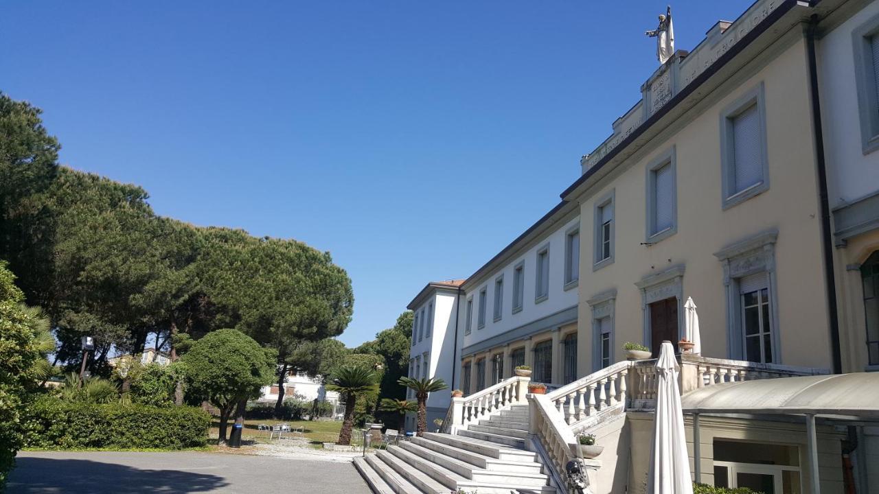 Casa Per Ferie "Sacro Cuore" Marina di Massa Zewnętrze zdjęcie