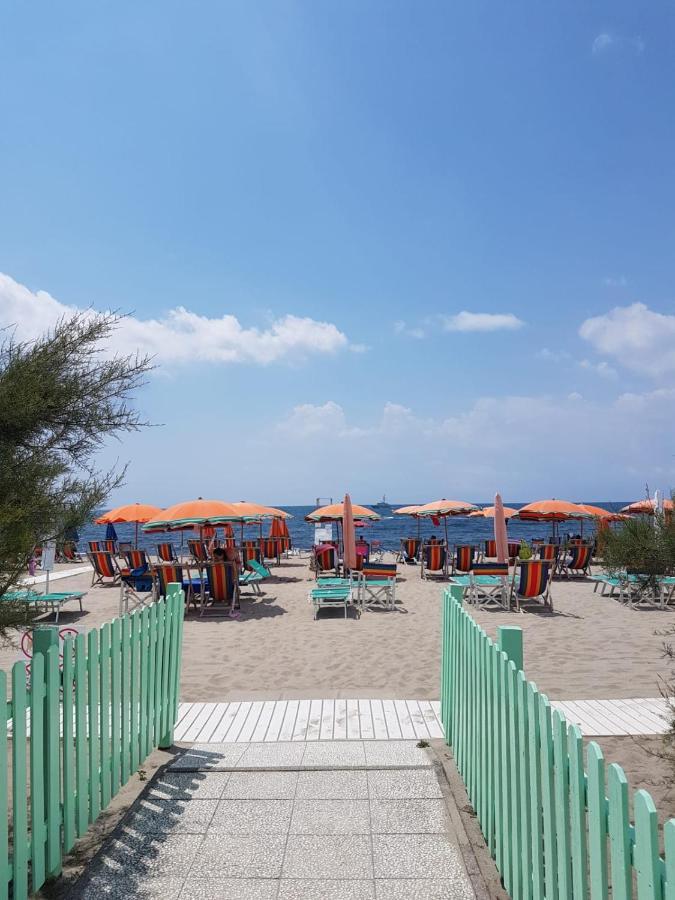 Casa Per Ferie "Sacro Cuore" Marina di Massa Zewnętrze zdjęcie