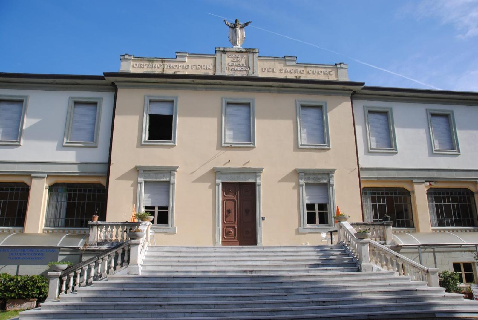 Casa Per Ferie "Sacro Cuore" Marina di Massa Zewnętrze zdjęcie